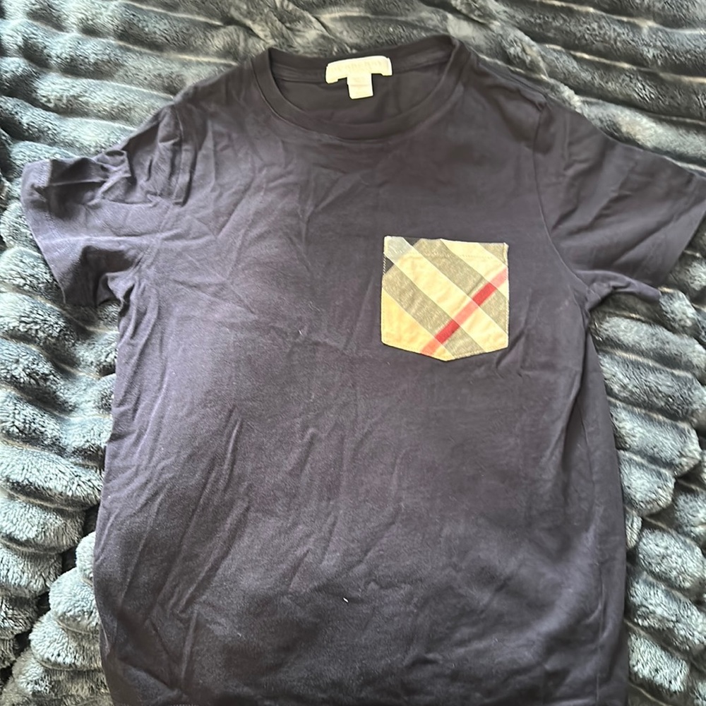 Big boys Burberry Navy T-shirt Size 8